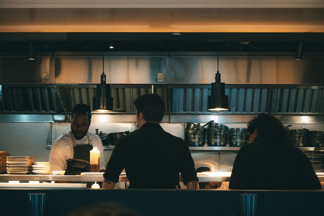 《星期三》第二季发布宣传照 哥特宗族全家福